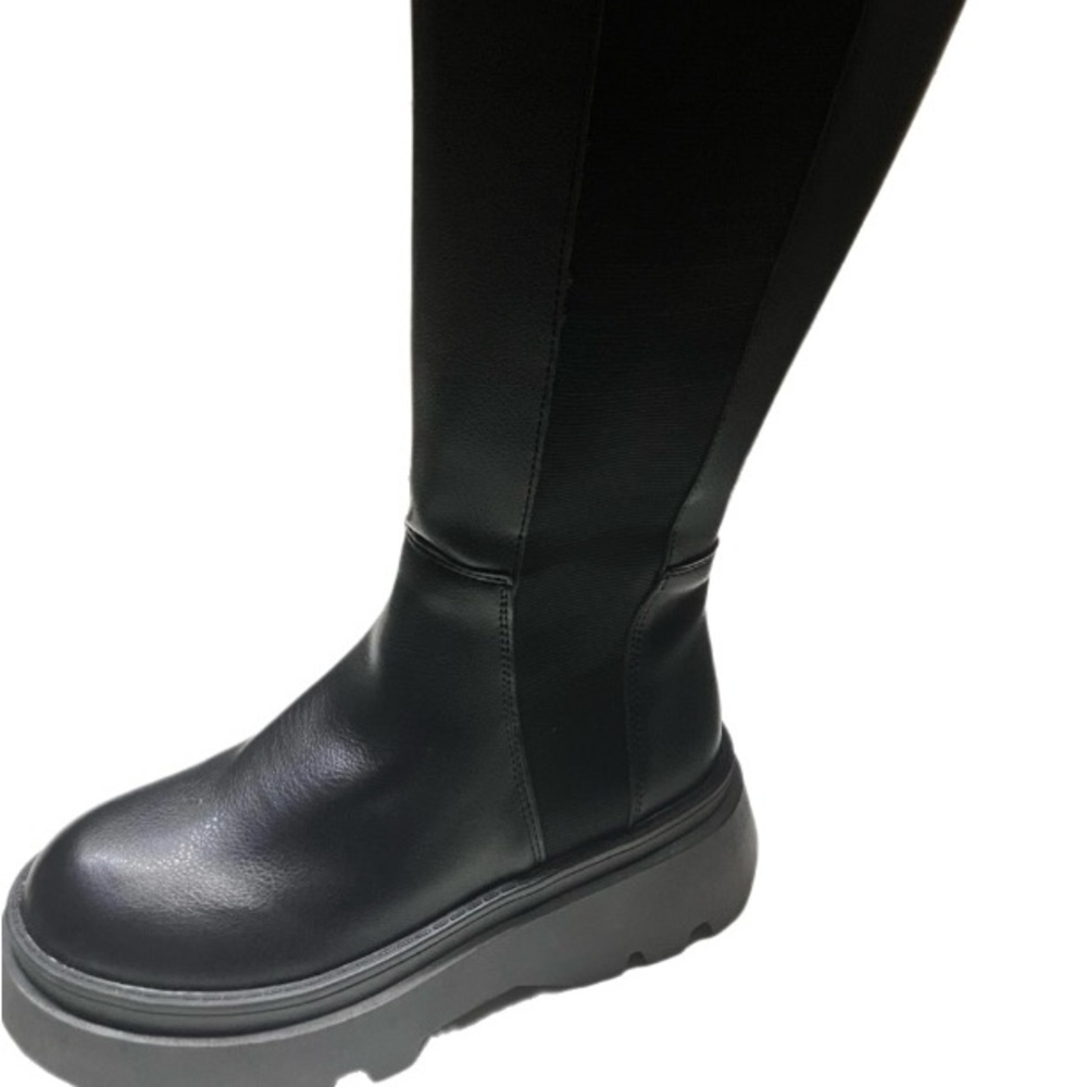 Black Winter Chelsea Boots with Chunky Sole